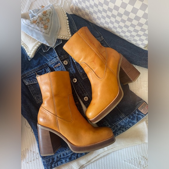 FRYE | Karma Zip 8R Platform Boots - Picture 2 of 8